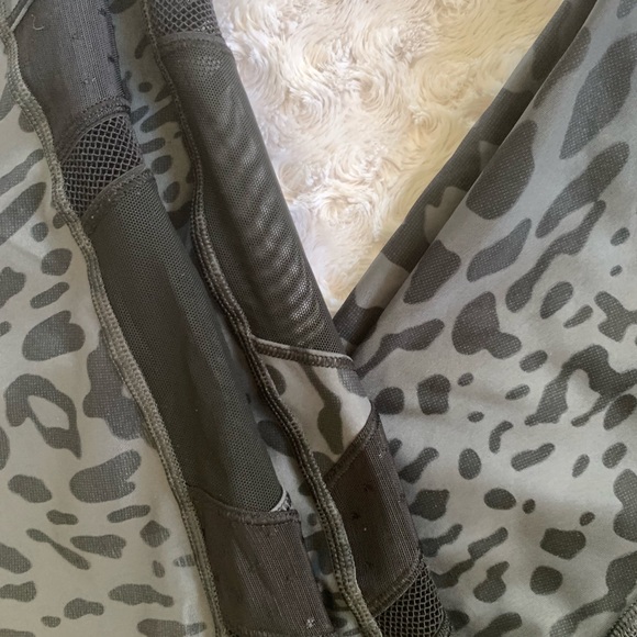 Lululemon leopard print mesh just breathe pant - Picture 5 of 8